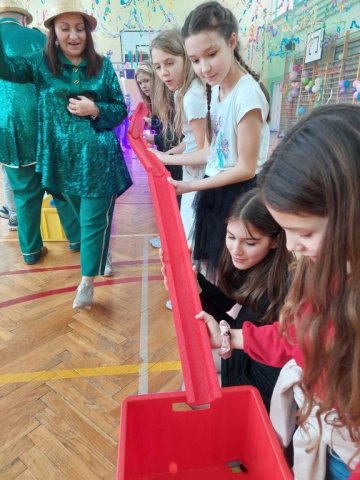 b_1024_768_0_00_images_2023_2024_WYDARZENIA_Choinka_419914348_840370657890884_519268465212483028_n